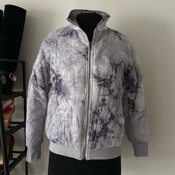 Baeverly gray/blue and white tie-dye puffer jacket size small - Picture 2 of 7
